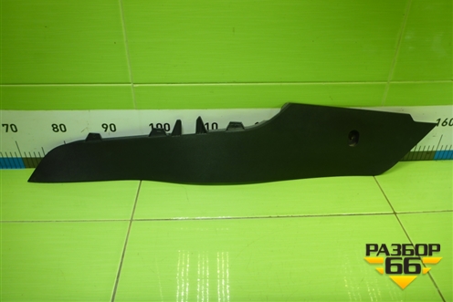 Накладка внутренняя (на консоль правая) (5E1863046) для Skoda Octavia (A7) с 2013г (Октавия)