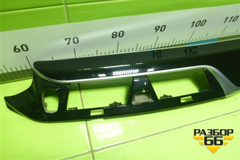 Накладка на торпедо (51459390699) для BMW 5-серия G30 с 2017г