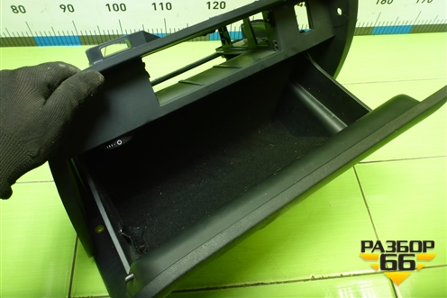 Бардачок (5EU857121) для Skoda Octavia (A7) с 2013г (Октавия)