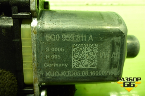 Моторчик стеклоподъёмника задний левый (5Q0959811A) для Skoda Octavia (A7) с 2013г (Октавия)