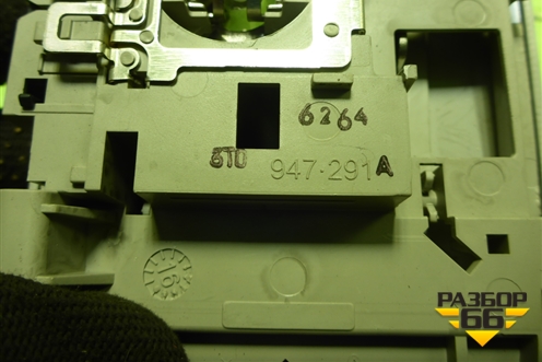 Плафон салонный центральный (3T0947291A) для Skoda Octavia (A7) с 2013г (Октавия)