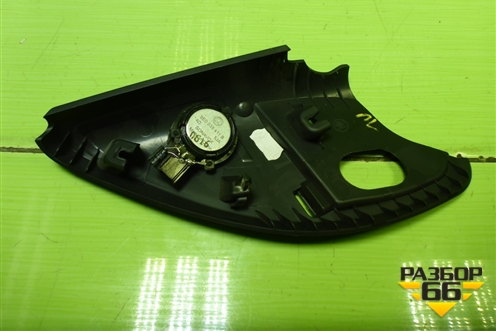 Накладка двери передней левой уголок (5E0837973) для Skoda Octavia (A7) с 2013г (Октавия)