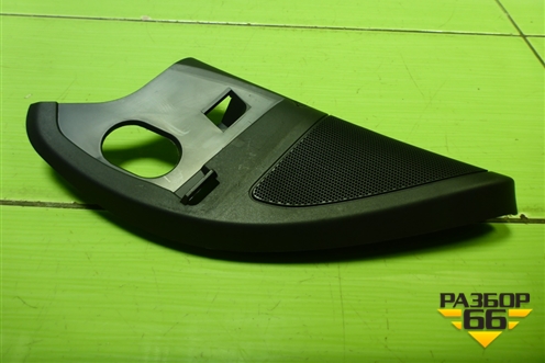 Накладка двери передней левой уголок (5E0837973) для Skoda Octavia (A7) с 2013г (Октавия)