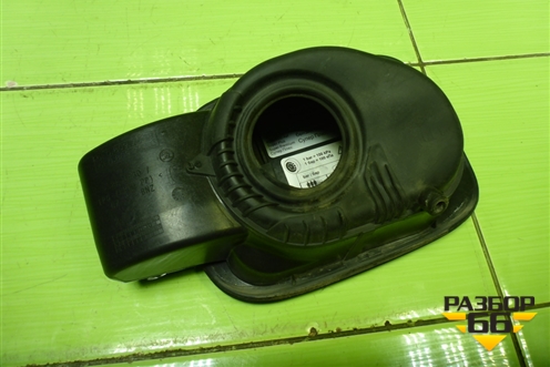 Лючок бензобака (5E0809702B) для Skoda Octavia (A7) с 2013г (Октавия)