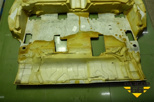 Покрытие напольное (задняя часть) (7L6863367DJ) для Volkswagen Touareg c 2002-2010г (Туарег)