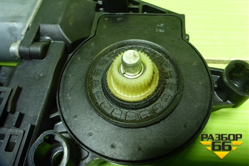 Моторчик стеклоподъёмника задний правый (3D1959794E) для Volkswagen Touareg c 2002-2010г (Туарег)