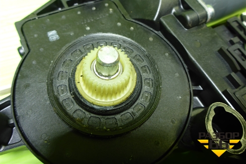 Моторчик стеклоподъёмника передний правый (3D1959792E) для Volkswagen Touareg c 2002-2010г (Туарег)