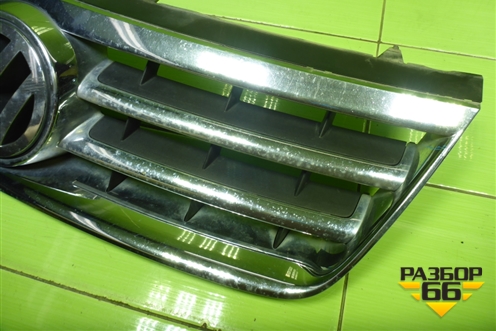 Решетка радиатора (7L6853651A) для Volkswagen Touareg c 2002-2010г (Туарег)