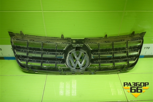 Решетка радиатора (7L6853651A) для Volkswagen Touareg c 2002-2010г (Туарег)