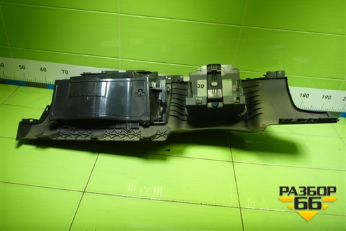 Торпедо (нижняя часть) (7L6858904) для Volkswagen Touareg c 2002-2010г (Туарег)