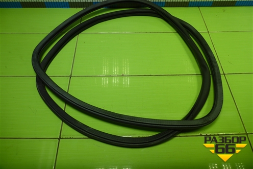 Уплотнитель двери задней правой (7L0867367F) для Volkswagen Touareg c 2002-2010г (Туарег)