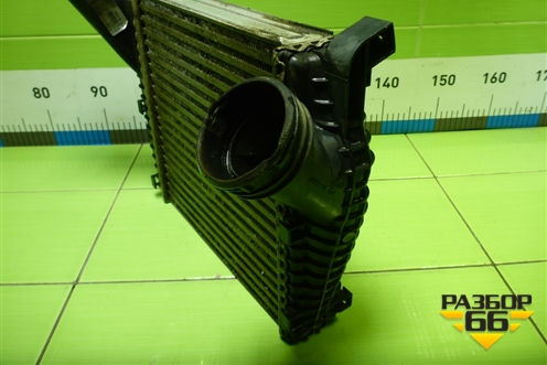 Интеркулер (7L0145803A) для Volkswagen Touareg c 2002-2010г (Туарег)