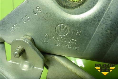 Петля капота левая (7L6823301) для Volkswagen Touareg c 2002-2010г (Туарег)