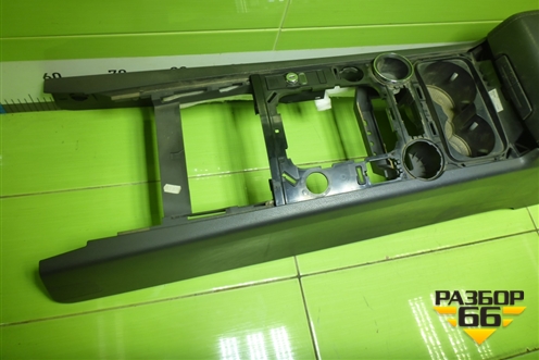Подлокотник (7L6863762) для Volkswagen Touareg c 2002-2010г (Туарег)
