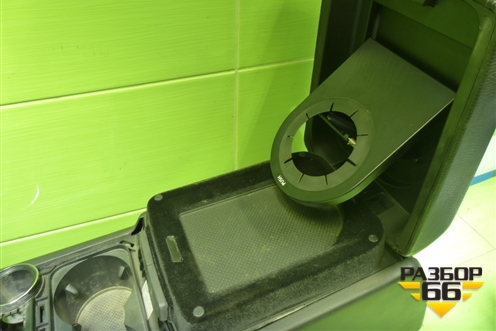 Подлокотник (7L6863762) для Volkswagen Touareg c 2002-2010г (Туарег)