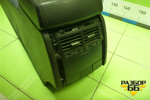 Подлокотник (7L6863762) для Volkswagen Touareg c 2002-2010г (Туарег)