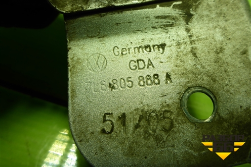 Кронштейн амортизатора капота правый (7L6805888A) для Volkswagen Touareg c 2002-2010г (Туарег)