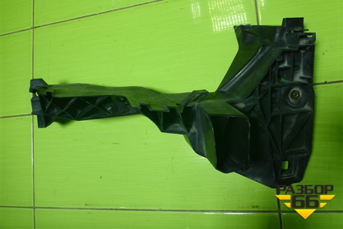 Кронштейн фары правой (4M0805608B) для Audi Q7 c 2015г (Ку 7)