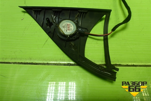 Накладка двери передней левой уголок (7L6837993) для Volkswagen Touareg c 2002-2010г (Туарег)