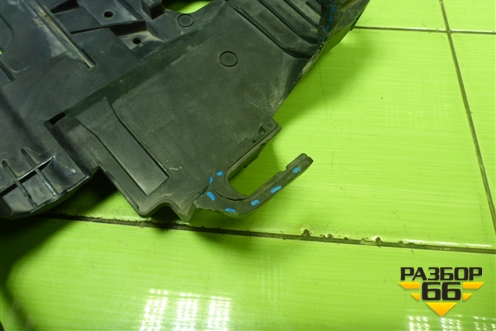 Кронштейн фары левой (7L0863483F) для Volkswagen Touareg c 2002-2010г (Туарег)