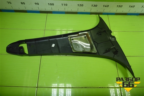 Обшивка стойки центральная нижняя левая (8200823418) для Nissan Terrano с 2014г (Терано)