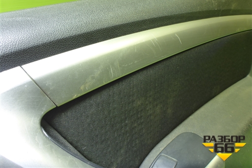 Обшивка двери передней правой под электрику (809004929R) для Nissan Terrano с 2014г (Терано)