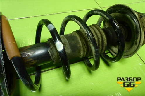 Амортизатор передний левый (8200813791) для Nissan Terrano с 2014г (Терано)