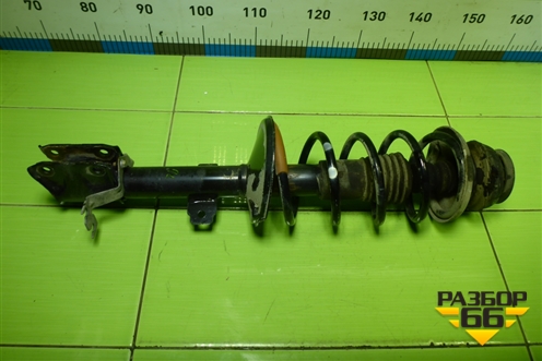 Амортизатор передний левый (8200813791) для Nissan Terrano с 2014г (Терано)