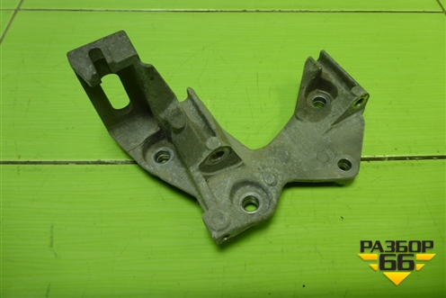 Кронштейн генератора (1.6л H4MD438) (117102094R) для Nissan Terrano с 2014г (Терано)