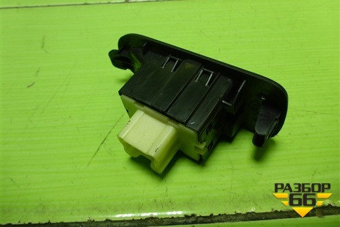 Кнопка стеклоподъёмника задняя для Nissan Terrano с 2014г (Терано)