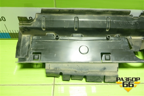 Дефлектор радиатора верхний (4M0121285) для Audi Q7 c 2015г (Ку 7)