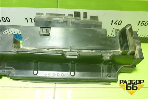 Дефлектор радиатора верхний (4M0121285) для Audi Q7 c 2015г (Ку 7)