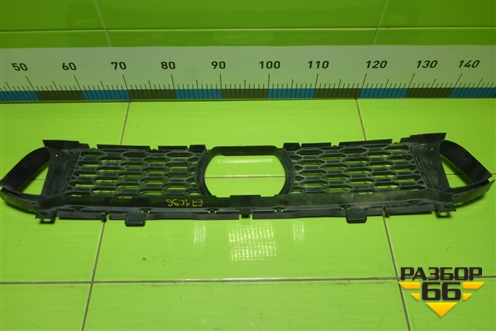 Решетка в передний бампер центральная (51118069706) для BMW 6-серия GT G32 с 2017г