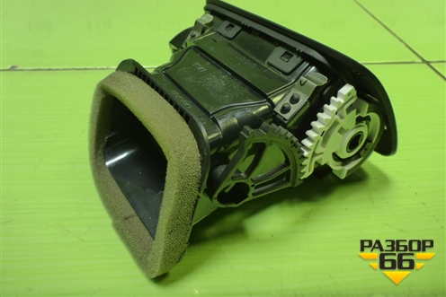 Дефлектор воздушный правый (6R0819704) для Volkswagen Polo (седан) с 2010г (Поло)