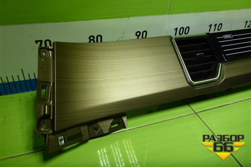 Накладка на торпедо  (812W61701501014) для Sitrak C7H (С7Н)