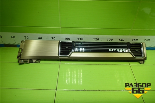 Накладка на торпедо  (812W61701501014) для Sitrak C7H (С7Н)