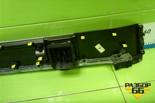 Накладка на торпедо  (812W61701501014) для Sitrak C7H (С7Н)