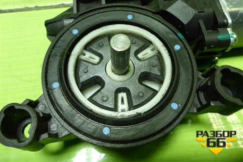 Моторчик стеклоподъёмника передний левый (1S0959801A) для Volkswagen Polo (седан) с 2010г (Поло)