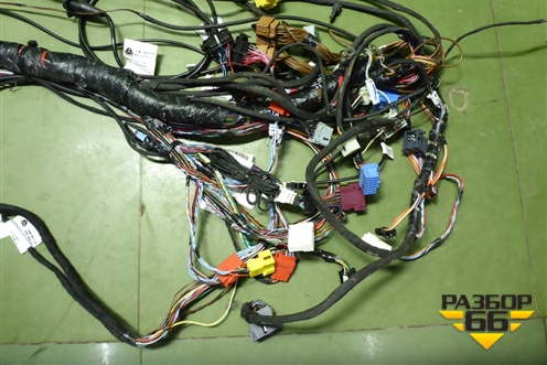 Проводка в кабину  (AZ962277000100) для Sitrak C7H (С7Н)