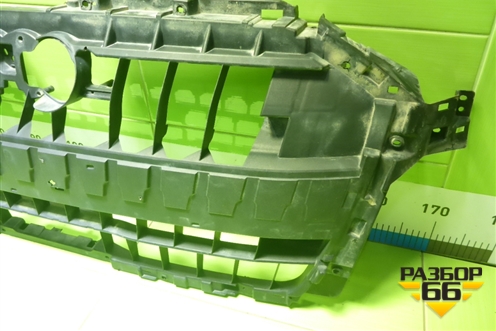 Кронштейн решетки радиатора (4N0807233E) для Audi A8 с 2017г (А8)