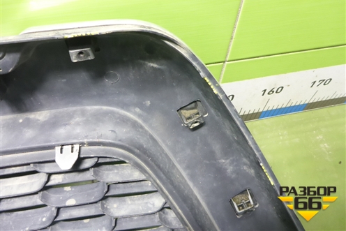 Решетка в передний бампер центральная (после 2015г) (622542036R) для Renault Duster I с 2010-2021г (Дастер)