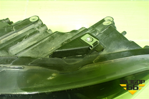 Фара левая (после 2015г галоген) (6R1941007F) для Volkswagen Polo (седан) с 2010г (Поло)