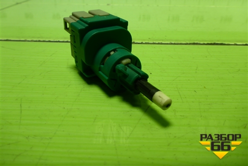 Датчик включения стопсигнала (7L6945511) для Volkswagen Touareg c 2002-2010г (Туарег)