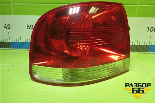Фонарь задний наружный левый (до 2007г) (7L6945095K) для Volkswagen Touareg c 2002-2010г (Туарег)