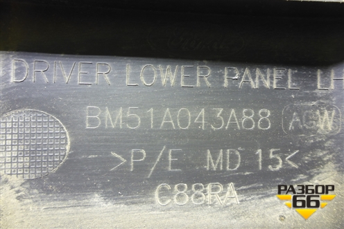 Накладка на торпедо (левая под рулём) (BM51A043A88AGW) для Ford Focus 3 с 2011г (Фокус)