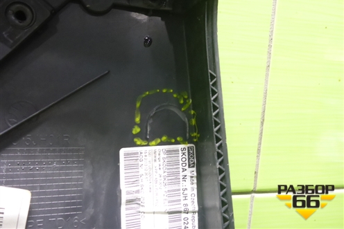 Обшивка двери задней правой под электрику (5JH867024C) для Skoda Rapid с 2013г (Рапид)