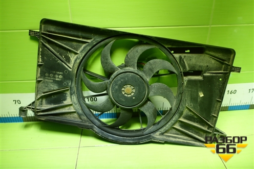 Вентилятор охлаждения радиатора (8V618C607F) для Ford Focus 3 с 2011г (Фокус)