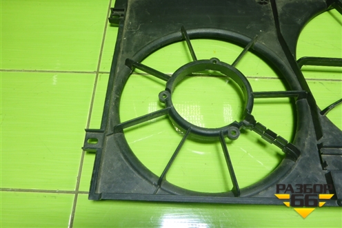 Диффузор вентилятора (1K0121207BB9B9) для Skoda Octavia (А5) с 2004-2013г (Октавия)