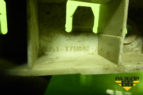 Кронштейн переднего бампера левый (BM5117D959A) для Ford Focus 3 с 2011г (Фокус)