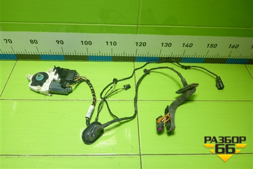 Моторчик стеклоподъёмника задний левый (5N0959703F) для Volkswagen Tiguan с 2011-2016г (Тигуан)